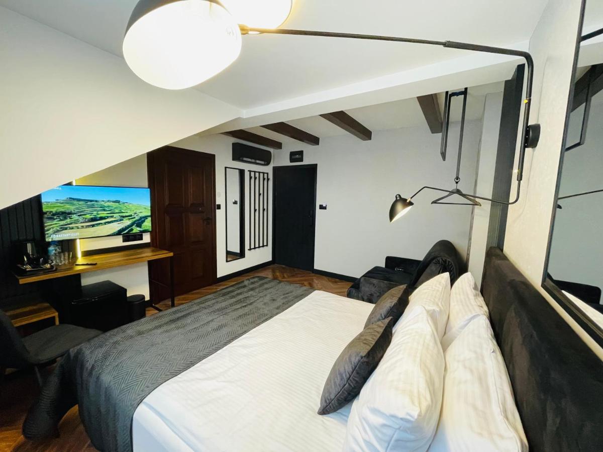 Hotel Millennium พสาสเนสซ์ ภายนอก รูปภาพ