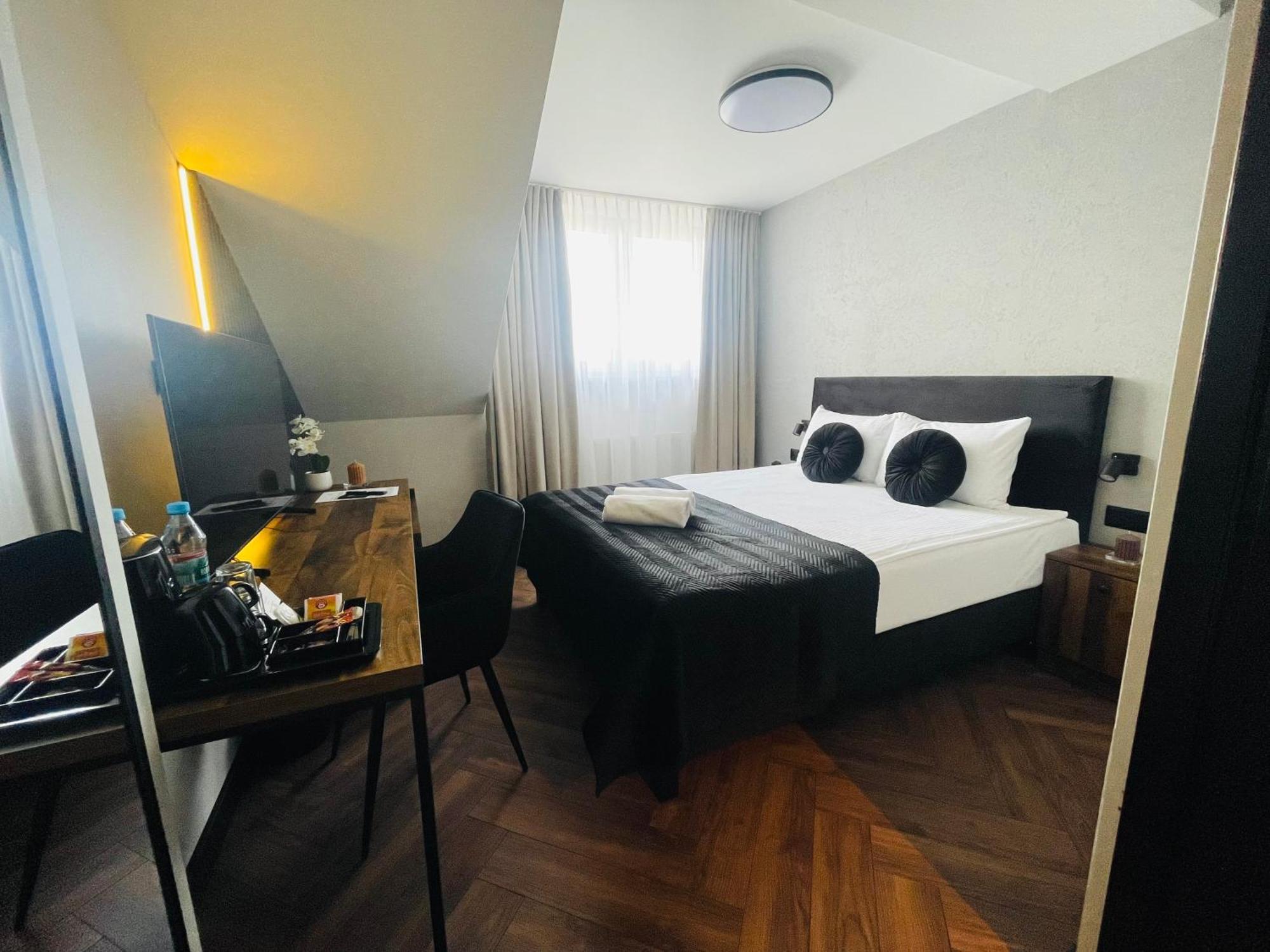 Hotel Millennium พสาสเนสซ์ ภายนอก รูปภาพ