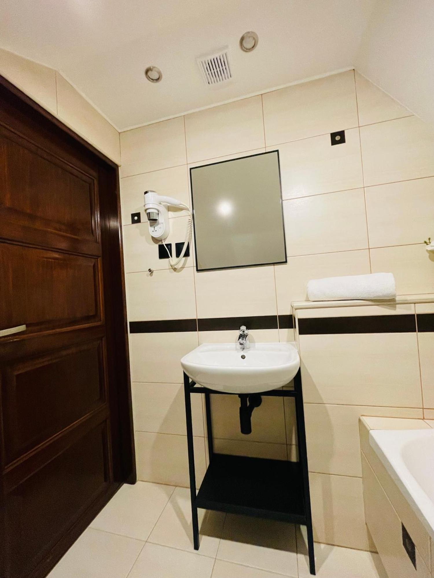 Hotel Millennium พสาสเนสซ์ ภายนอก รูปภาพ
